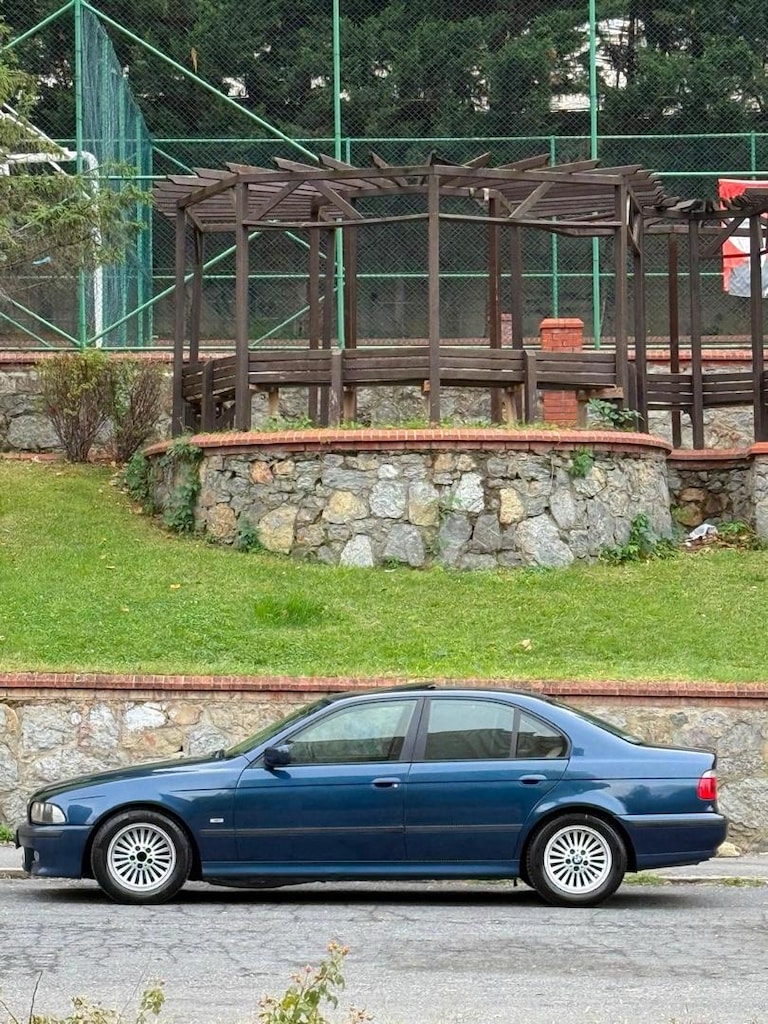 SAHİBİNDEN TEMİZ 520İA - 5