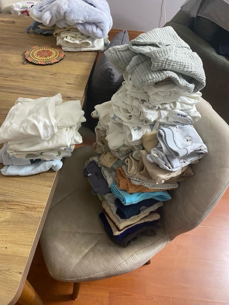 Toplu olarak yeni doğan ve 3-6 ay tulum, alt, üst ve zıbınlar