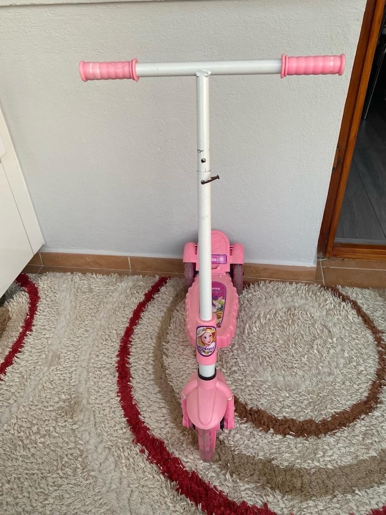 Pembe scooter - 10