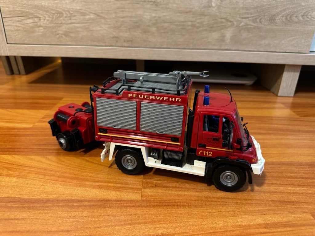 Dickie Toys Büyük Mercedes İtfaiye Aracı Sesli ve Işıklı 40cm - 2
