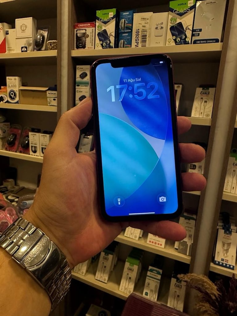 Apple 11 128 Gb temiz ekran değişen hatasız her şeyi aktiv tr - 4