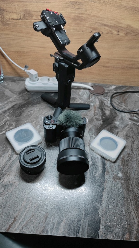 Sony Zv E10 + Sigma 30mm F1.4+ Sony 16-50mm Lens+ Rs 3 mini taşıma çnt - 3