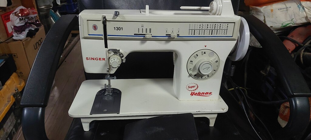Singer dikiş makinası AZ KULLANILMIŞ GÖRÜLDÜGÜ GİBİ ALTINA BİR KUTU YA - 7