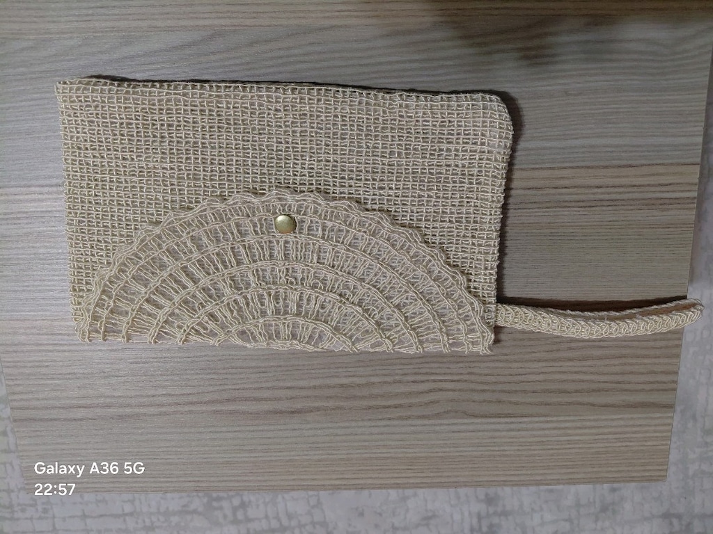 Boho-Chic Örgü El Çantası | Günlük ve Özel Günler İçin Zamansız Tasarı