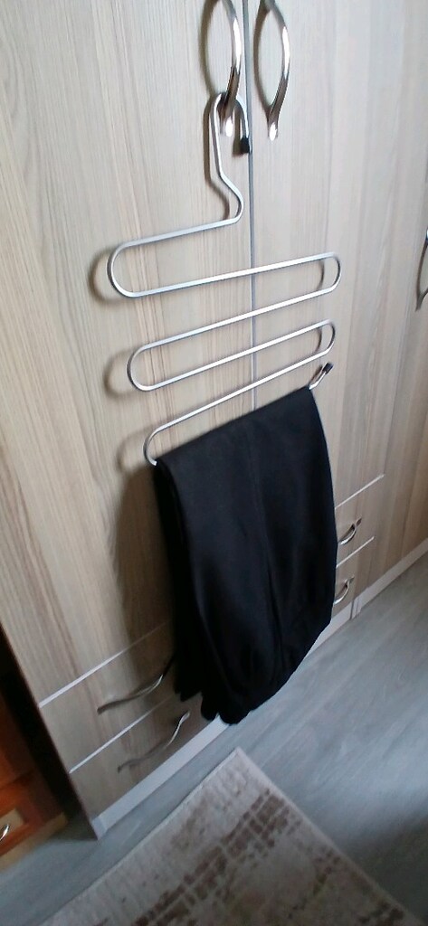 Pantolon askısı 5 tane için ama 10 tane asılabilir. - 2