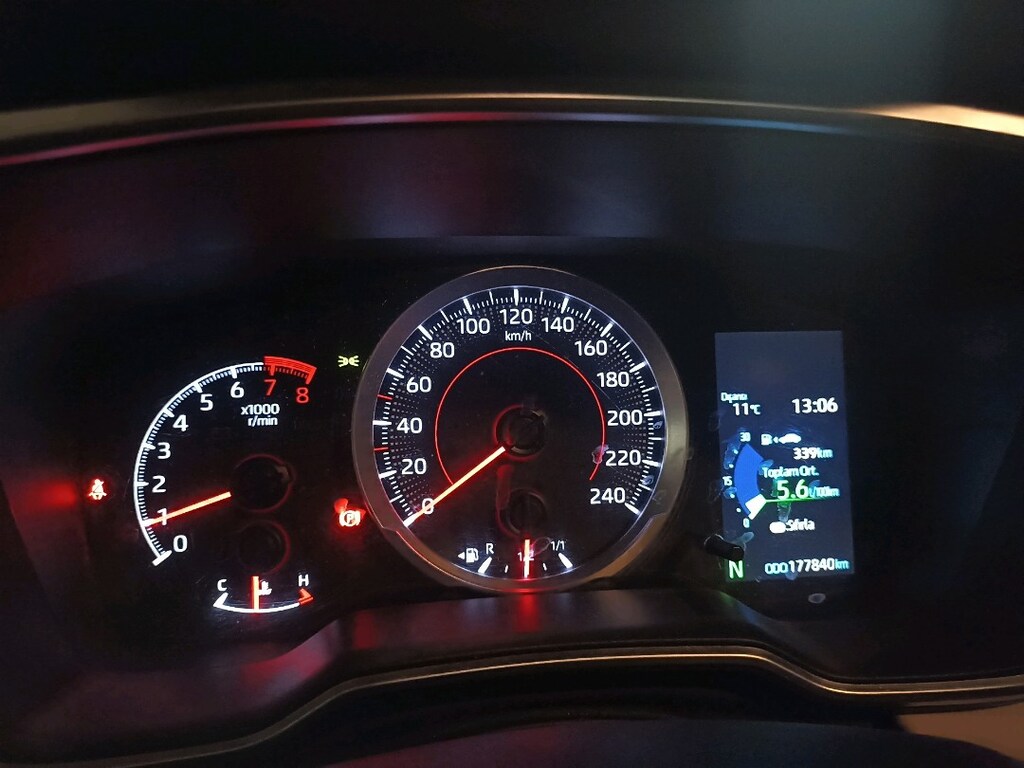 TOYOTA COROLLA 1.5 BENZİN OTOMATİK VİSİON - 12