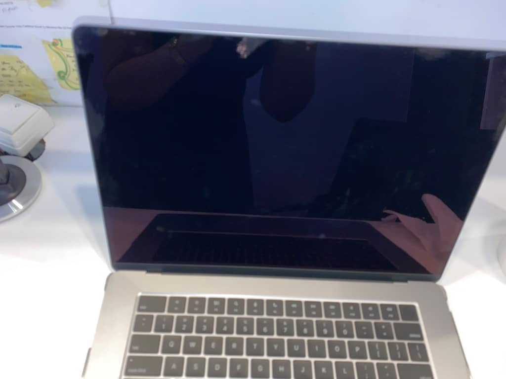MacBook Air 15" M2 / 8 GB RAM / Tertemiz - Az Kullanılmış - 4