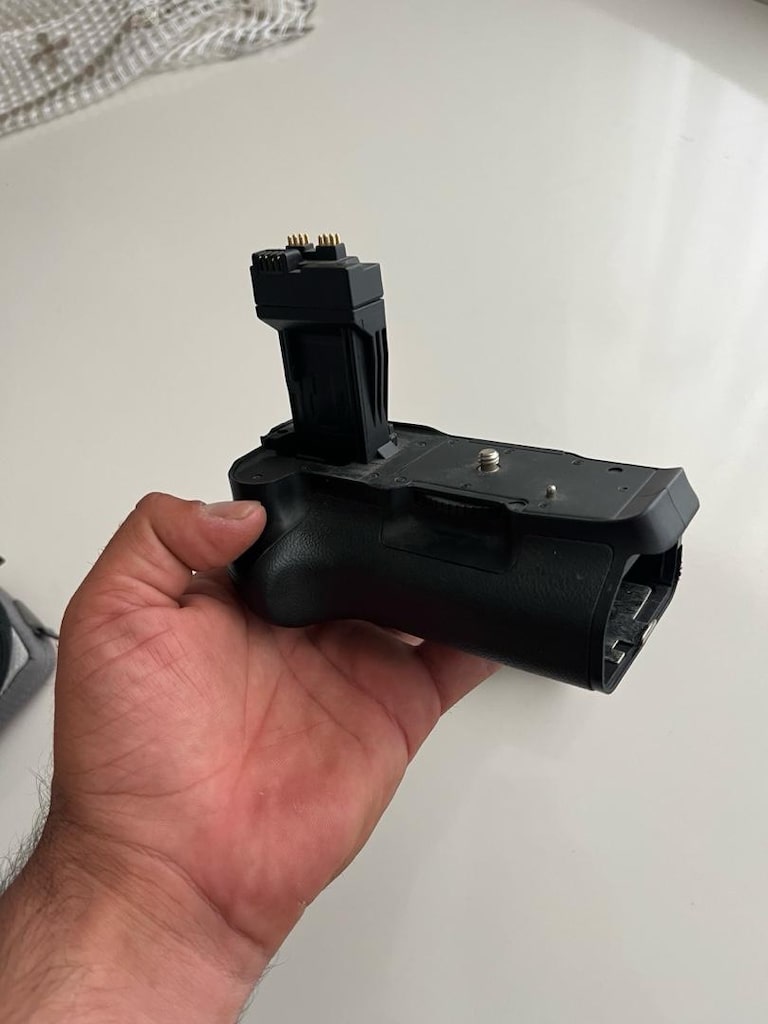 Canon Fotoğraf Makinesi Battery Grip (550D - 600D - 700D) - 4
