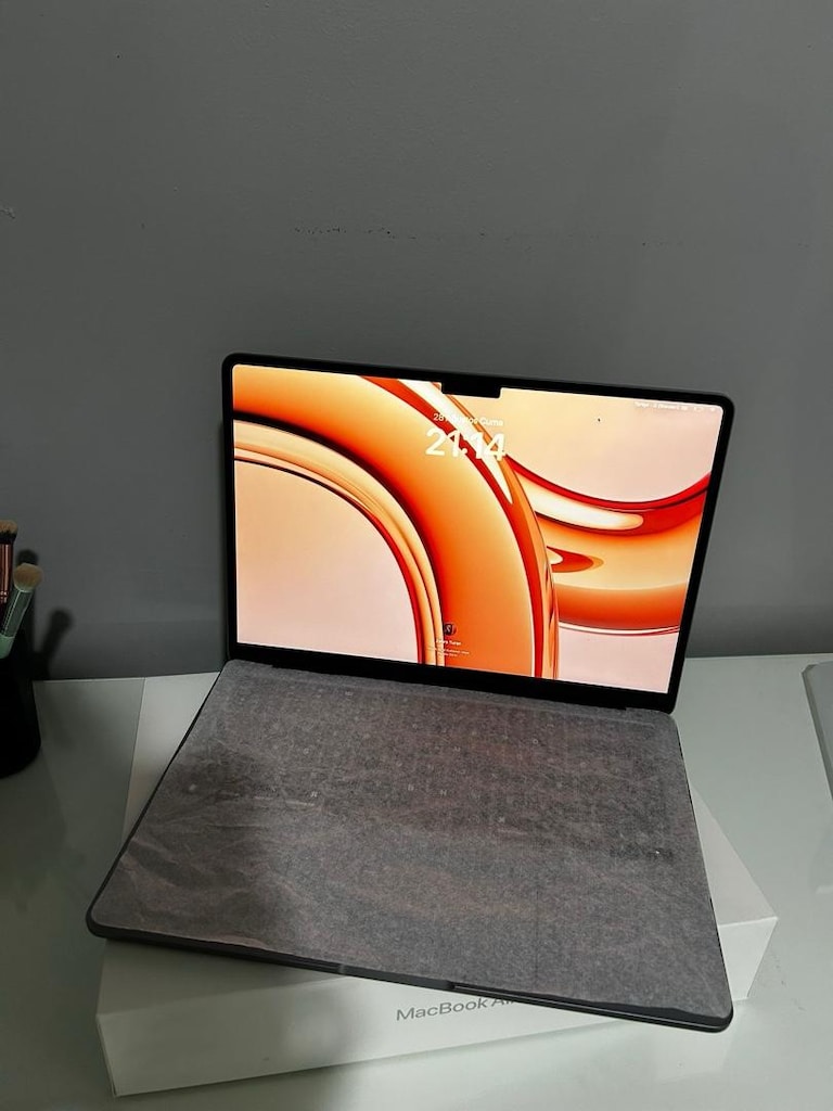 Macbook Air M2 - 10