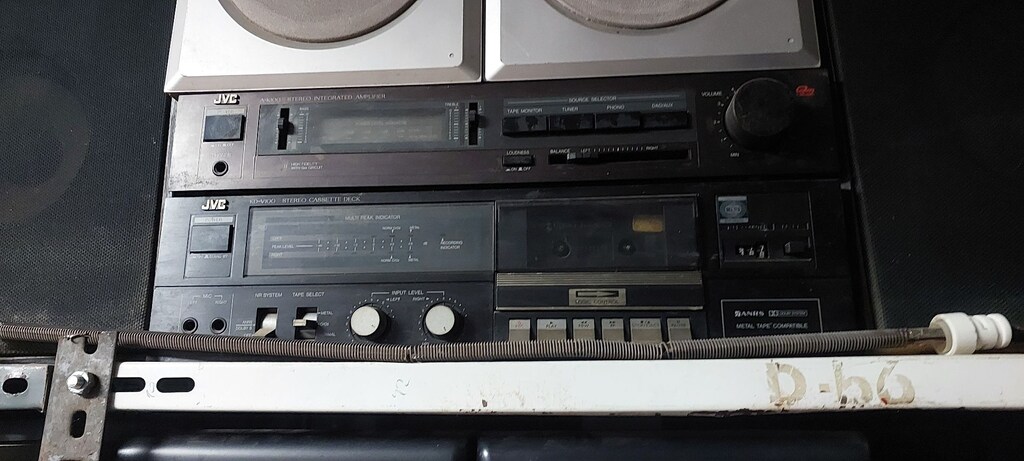 JVC MÜZİK SETİ PLAK HARİÇ HERŞEYİ VAR DENER ALIRSINIZ 3000TL. - 2