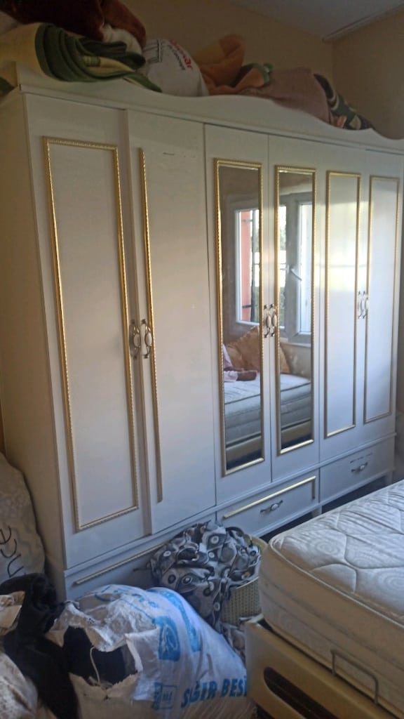elbise dolabı