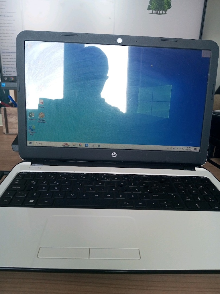 HP Pavilion laptop - 8