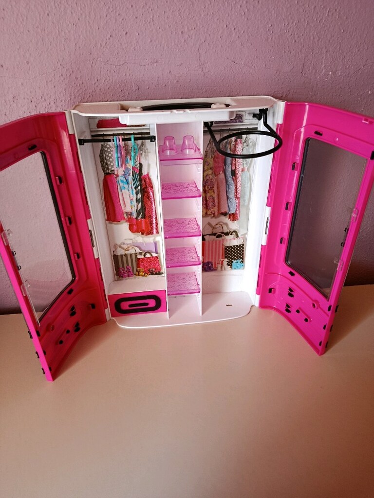 barbie orjinal dolabı - 2