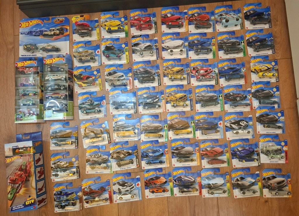 Hotwheels araçlar toplu satılır içerisinde chase modeller de var