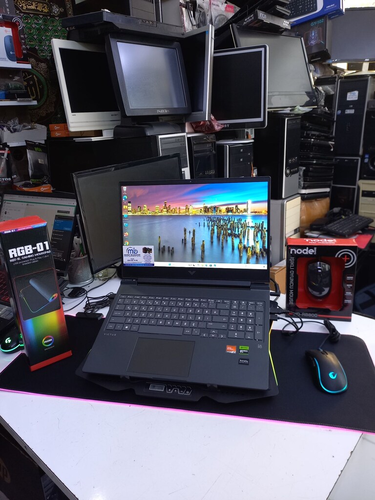 HP VİCTUS RYZEN 7 7840 HS RTX 4060 120 WATT 16 GB RAM DDR5 120 WATT - 8