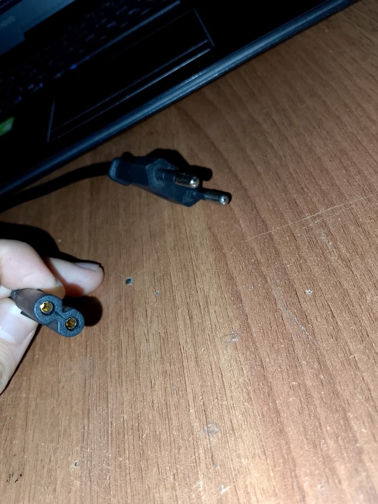 4 ADET ÇALIŞIR DURUMDA GÜÇ ADAPTÖRÜ - 4