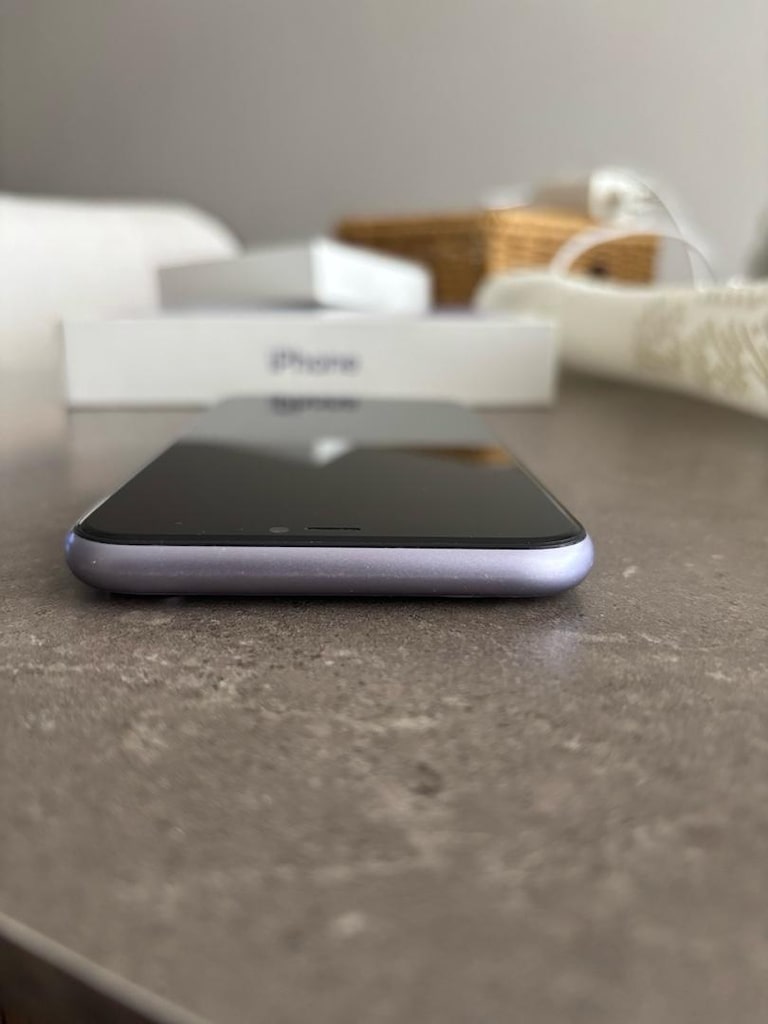iPhone 11 - 4