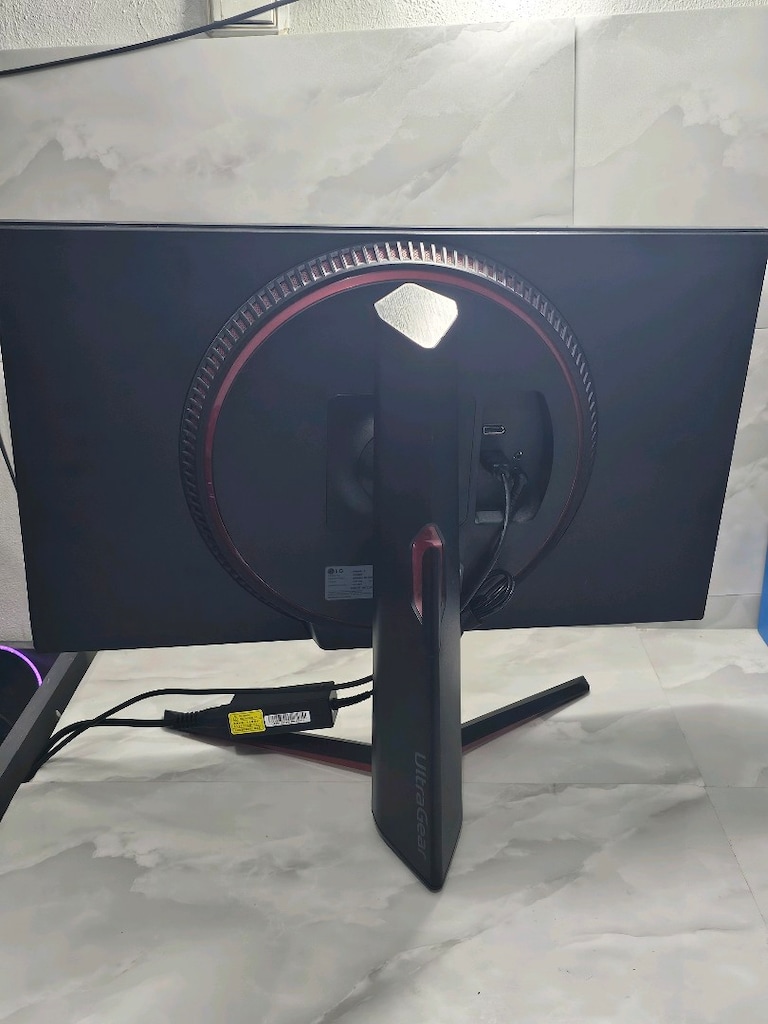 LG UltraGear 27" 1 ms Full HD Pivot IPS 144 Hz Oyuncu Monitörü - 2
