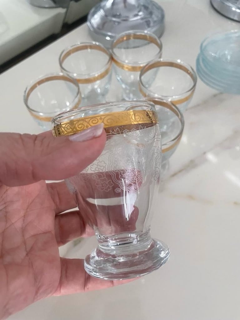 Kahve yanı su bardağı ayaklı altın sulu - 3