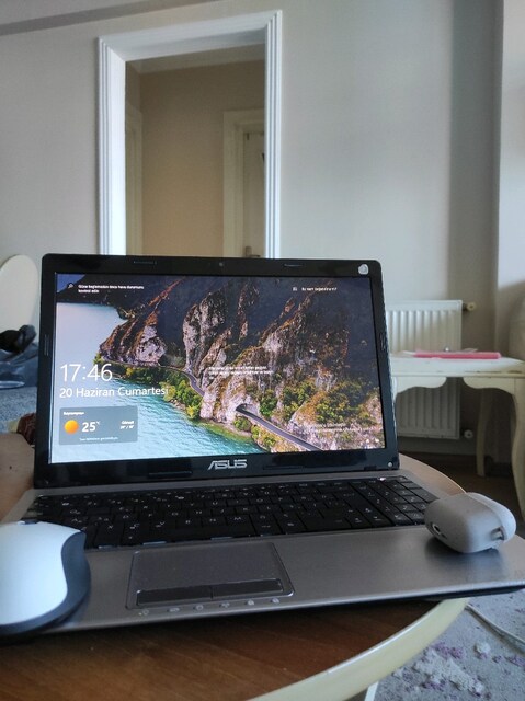 Laptop Asus ( temiz ve sorunsuz )