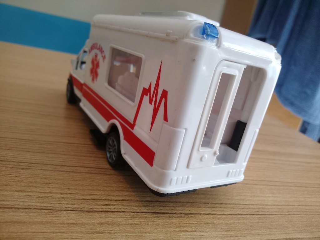 Metal Ambulans - 2
