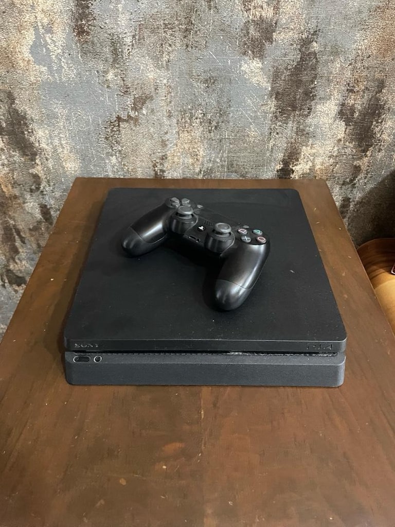 PLAYSTATION 4 SLIM 1TB - 4