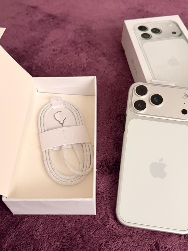iPhone 17 pro Max - 4