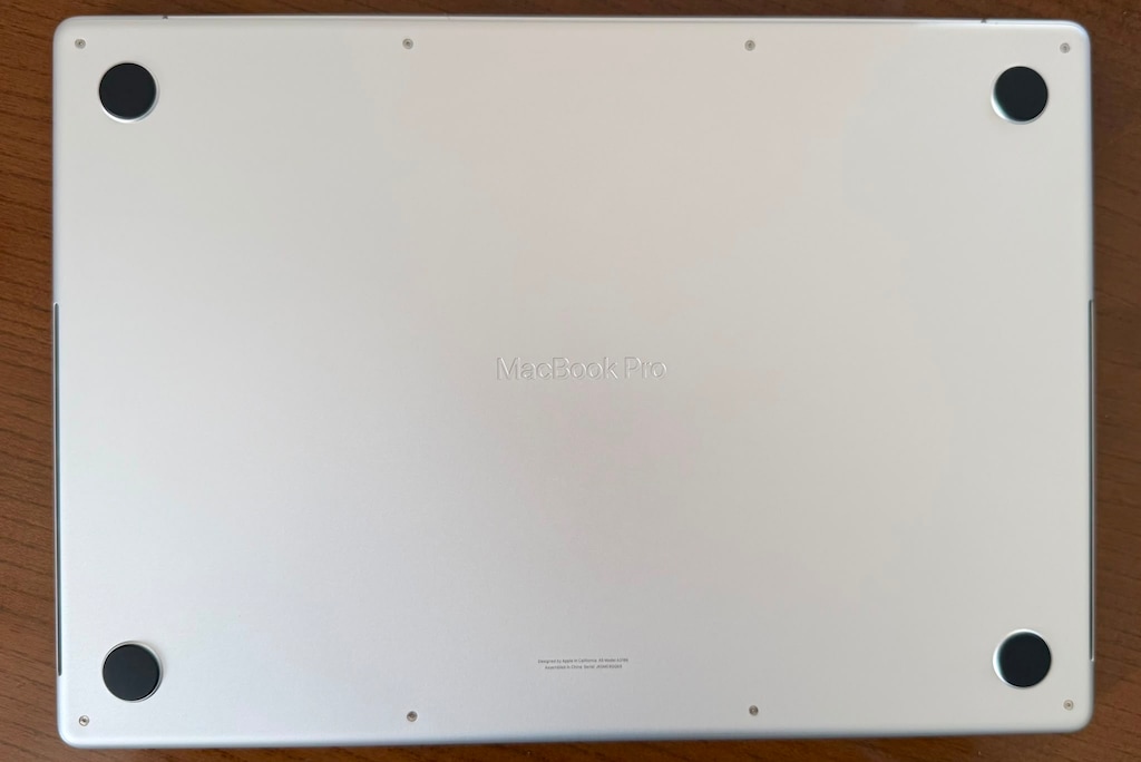 MacBook Pro 16 inc M4 max chip 48 gb memory 1tb storage - 6