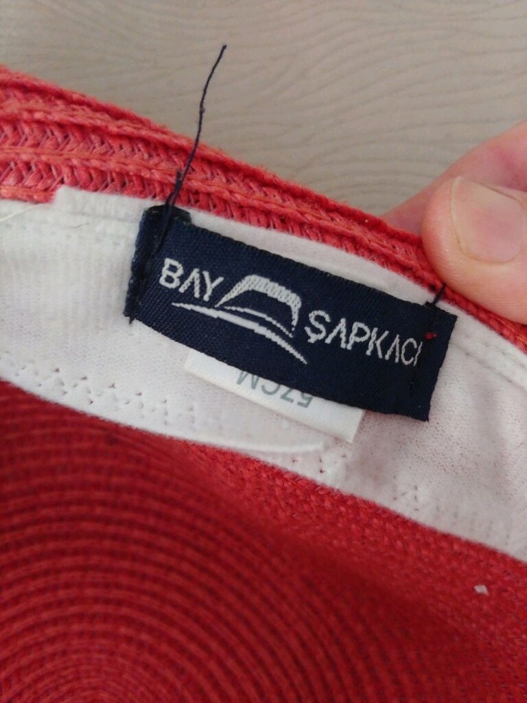 by şapkacı bayan