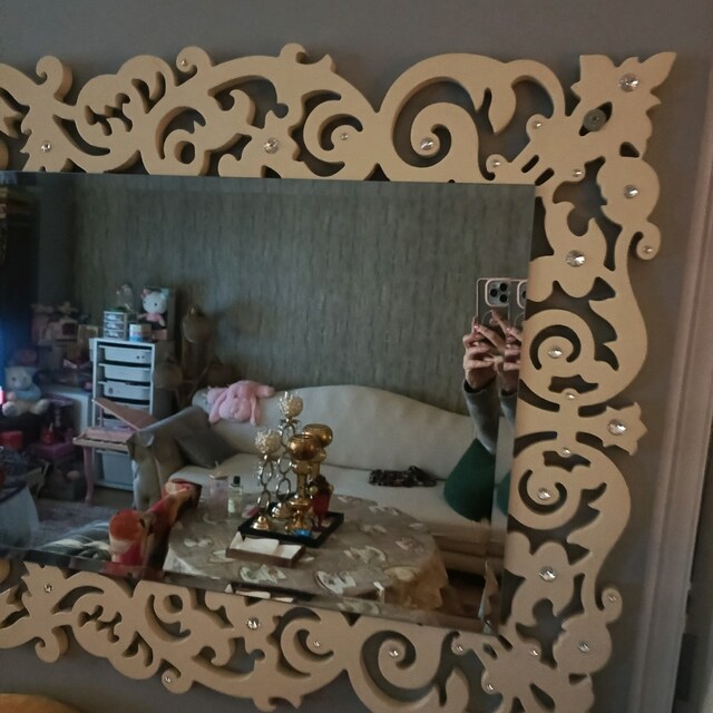 Büyük boy salon aynadi