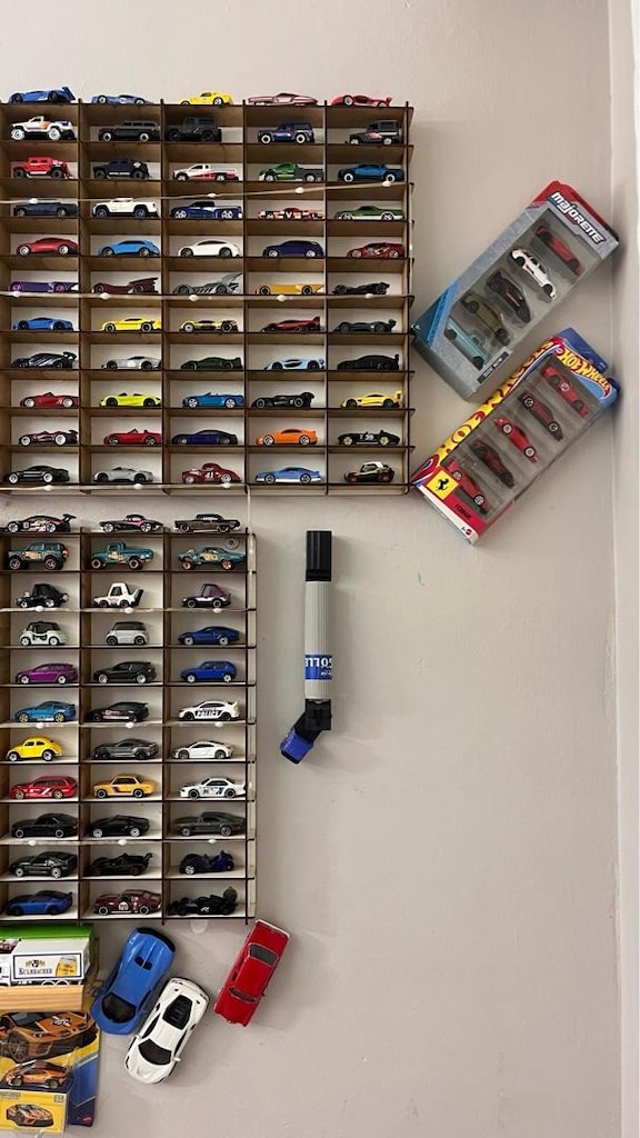 HOTWHEELS & MATCHBOX - 2