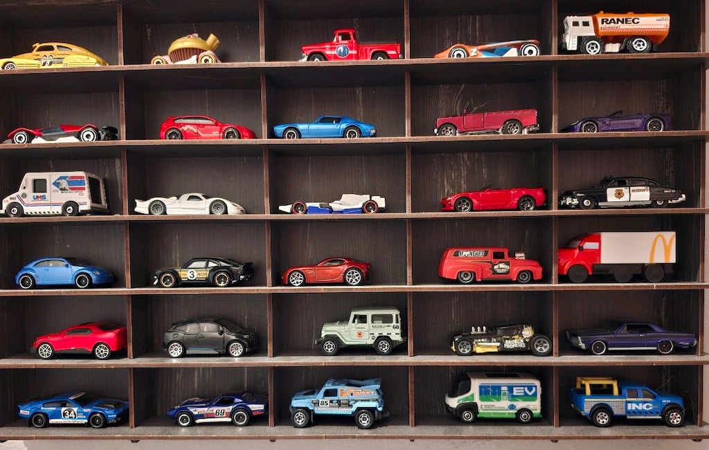 Hot Wheels & Matchbox + Ahşap Standı - 4