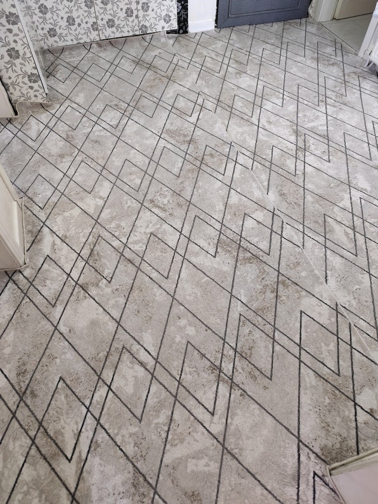 Merinos 3.70 e 1 metre kaymaz taban halı bir sene kullanıldı - 2