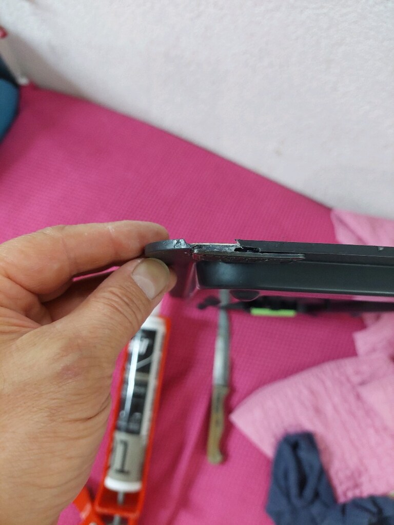 Madam Coco duvar saati. Alt köşesinde küçük bir deforme var. - 11