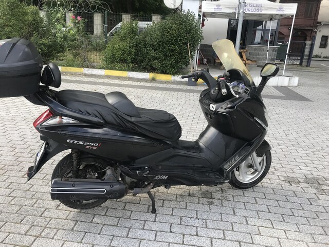 Sym gts 250 51000 km kazası belası yoktur ikinci sahibiyim