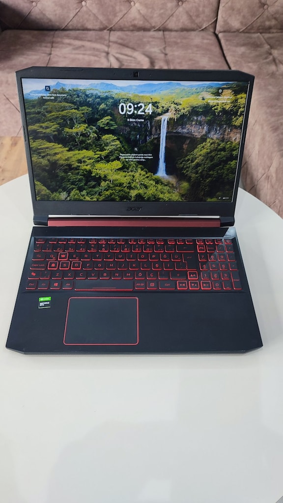 ACER OYUNCU BİLGİSAYARI.AMD RYZEN 5 3550H-8GB RAM-6GB EKRAN KARTI 256 - 4