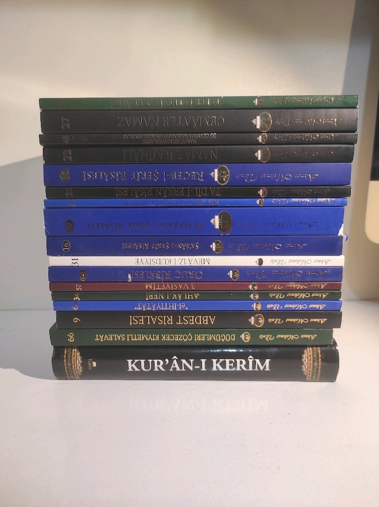 Ahmet Mahmut Ünlü 16 kitap ve bir hafız boy kuran - 2