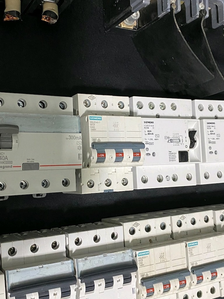 OTOMAT SİGORTALAR, ŞALTERLER, ZAMANLAYICILAR - 10