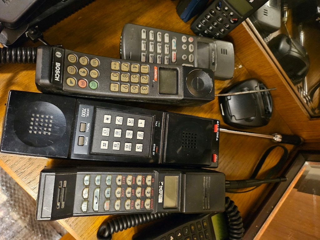ANTİKA CEP TELEFONU KOLEKSİYONU - 2