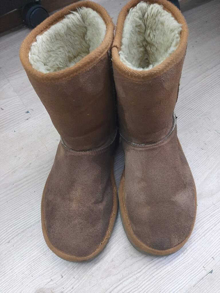 38 numara yünlü bot( ugg)