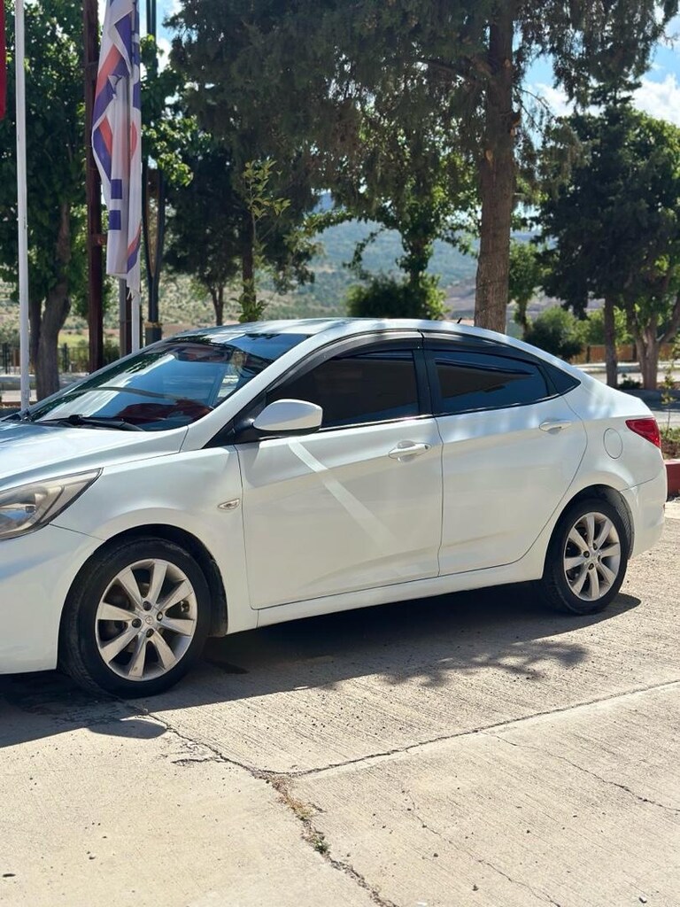 Hyundai Accent blue - 8