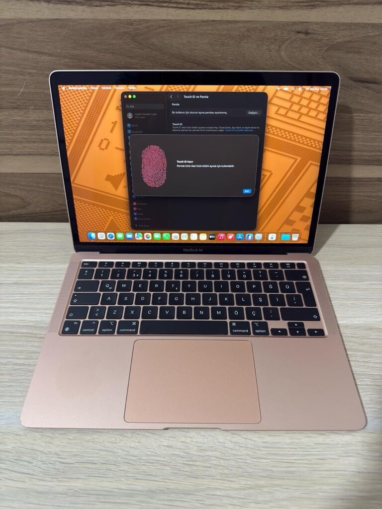 MacBook Air / M1 / 13 inç / 8 GB Ram / 256 GB Ssd - 4