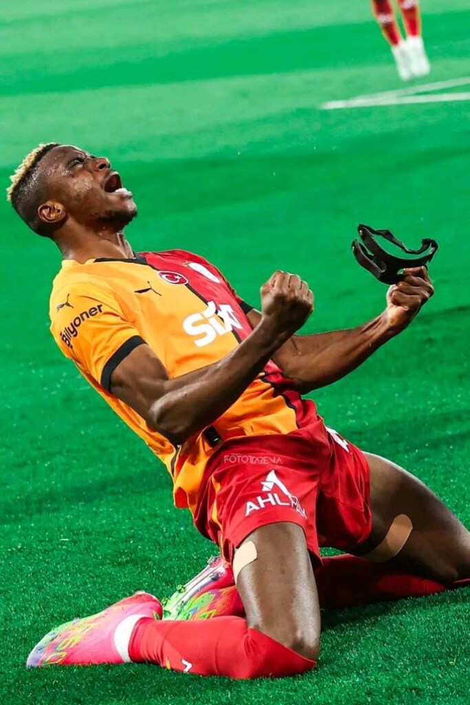Çerçeveli Victor Osimhen Forması - 6