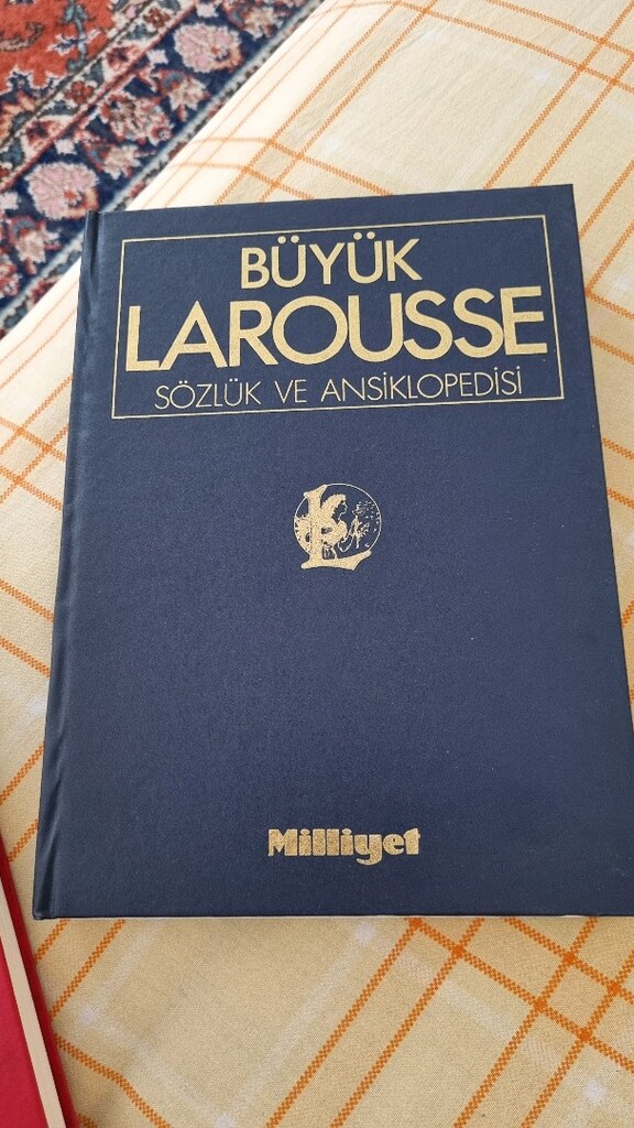 İki Set Ansiklopedi takımı birlikte - 13