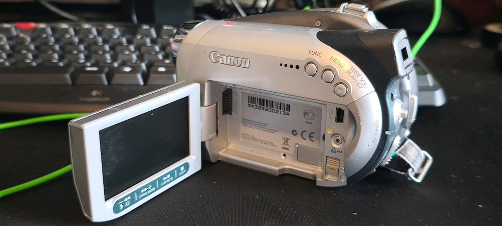 Canon DC21 DVD Camcorder 10x Zoom 2MP PAL Video Kamera - Adaptör/Batar