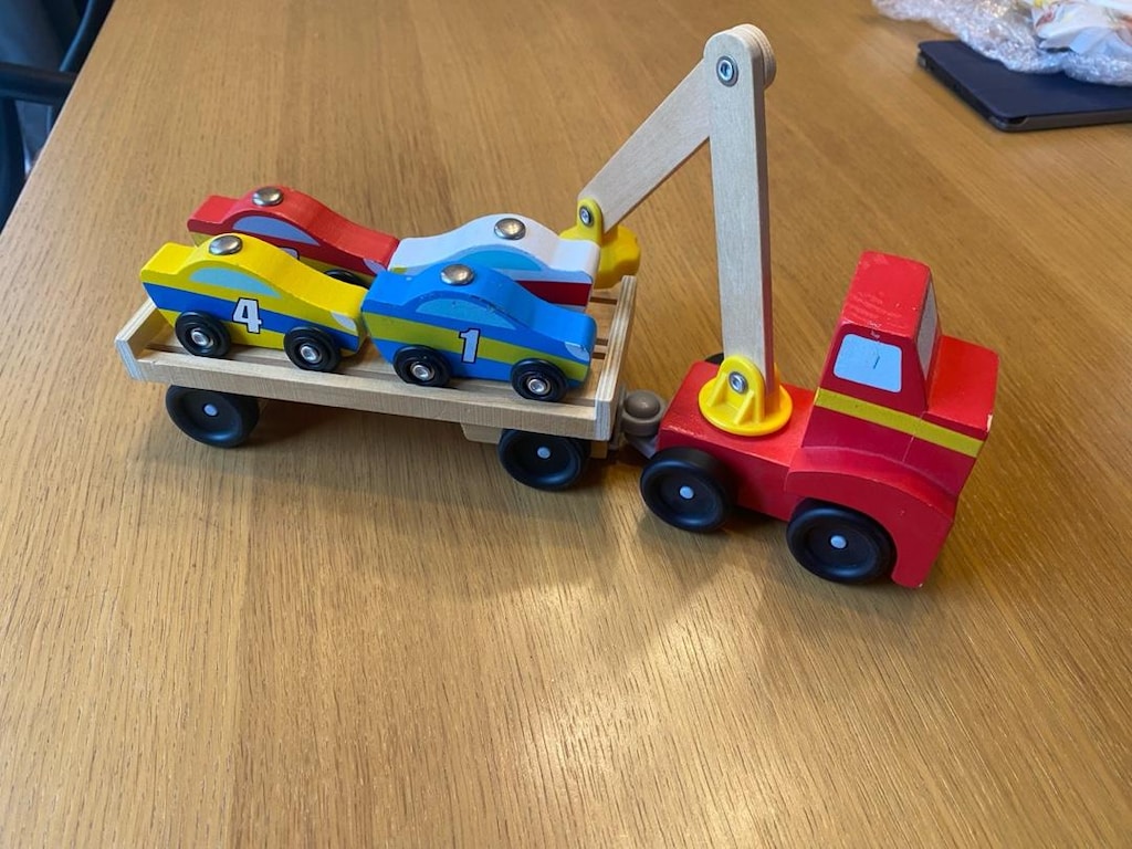 Melissa&Doug magnetic car loader - 2