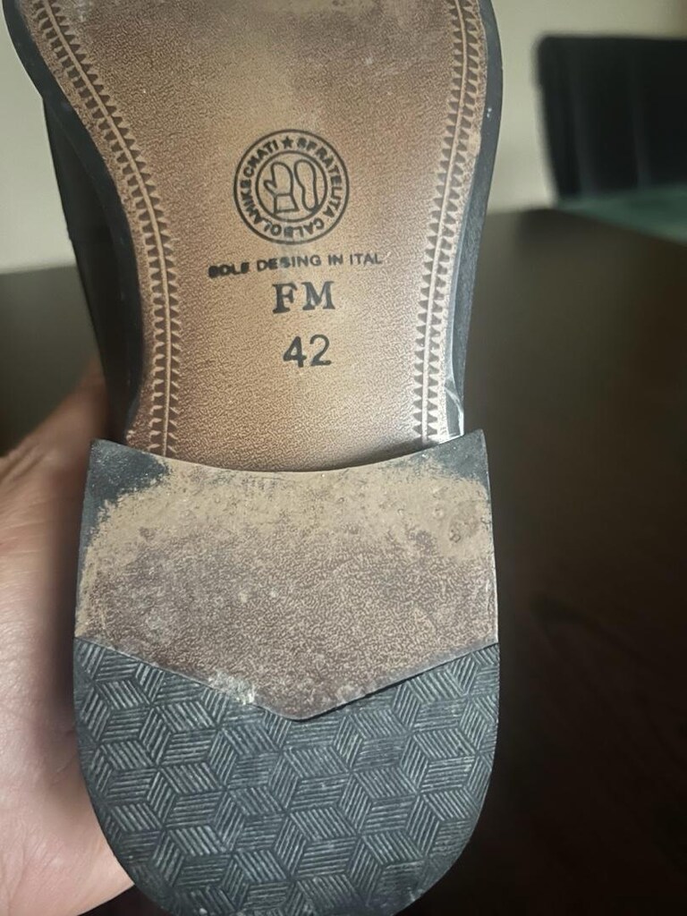 ayakabılar sıfırayarında salonda geyilmiş - 8