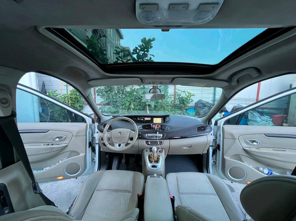 Renault Grand Scenic - 19