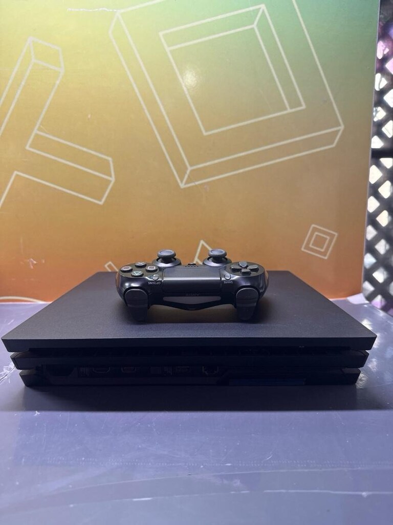 PLAYSTATION 4 PRO 1 TB + PLAYSTATION 4 ORİJİNAL DUALSHOCK KOLU - 4