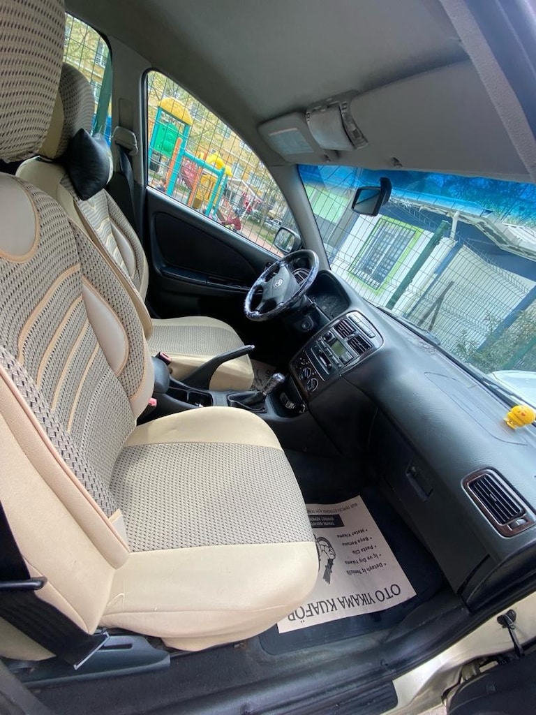 Toyota avansis 2001 - 2